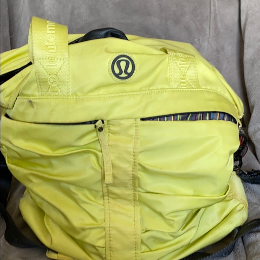 Lulu lemon fast in flight bag lime green
